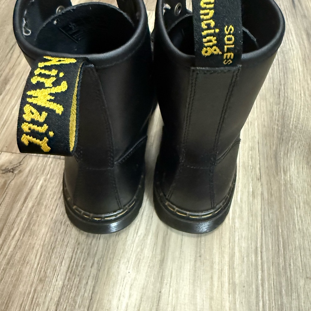 Dr. Martens Zavala Black Leather Lace-Up Ankle Boots | Women’s 9 | Excellent - Picture 9 of 9